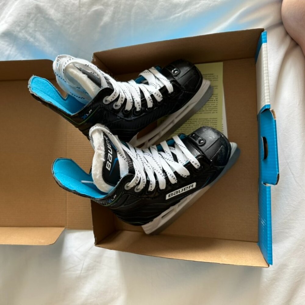 Youth Bauer -XLP Hockey Skates, size 9, Used - Picture 2 of 9